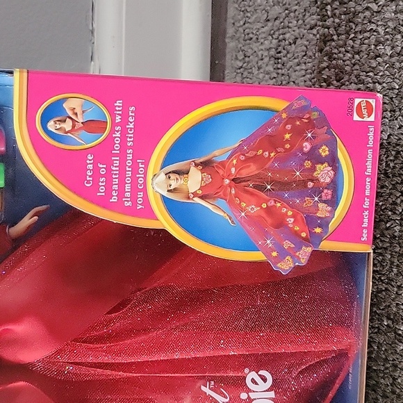 Very Velvet Barbie - Picture 2 of 7